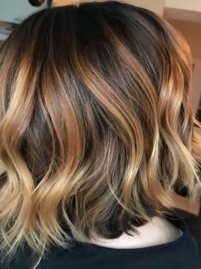 Balayage miel sur carré long ondulé